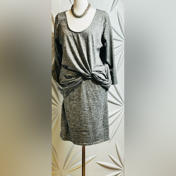 NWT The Vanity Room SZ L gray & white knot front dress, bust 36”-40” - Picture 9 of 9